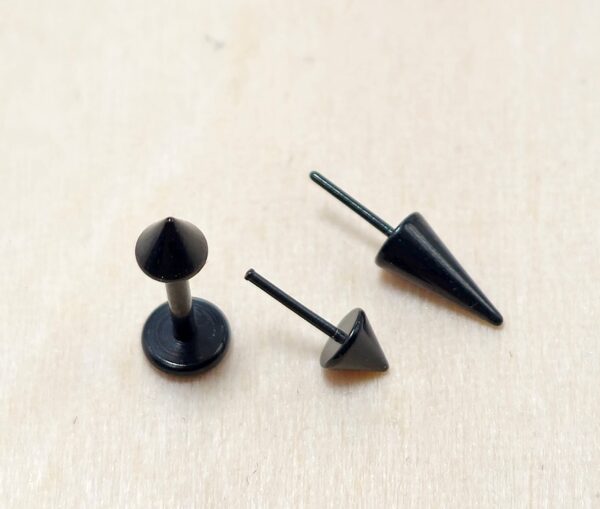 Titanium Threadless Spike Black Labret Stud Piercing 18g 16g Lip Piercing Jewelry, Tragus Helix Cartilage Madonna Medusa Side Labret